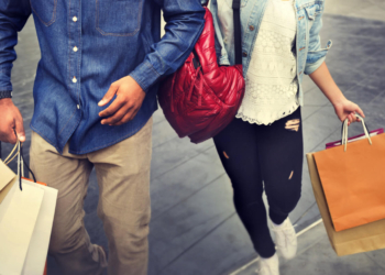 4 tips for shopping the holidays without breaking the bank 