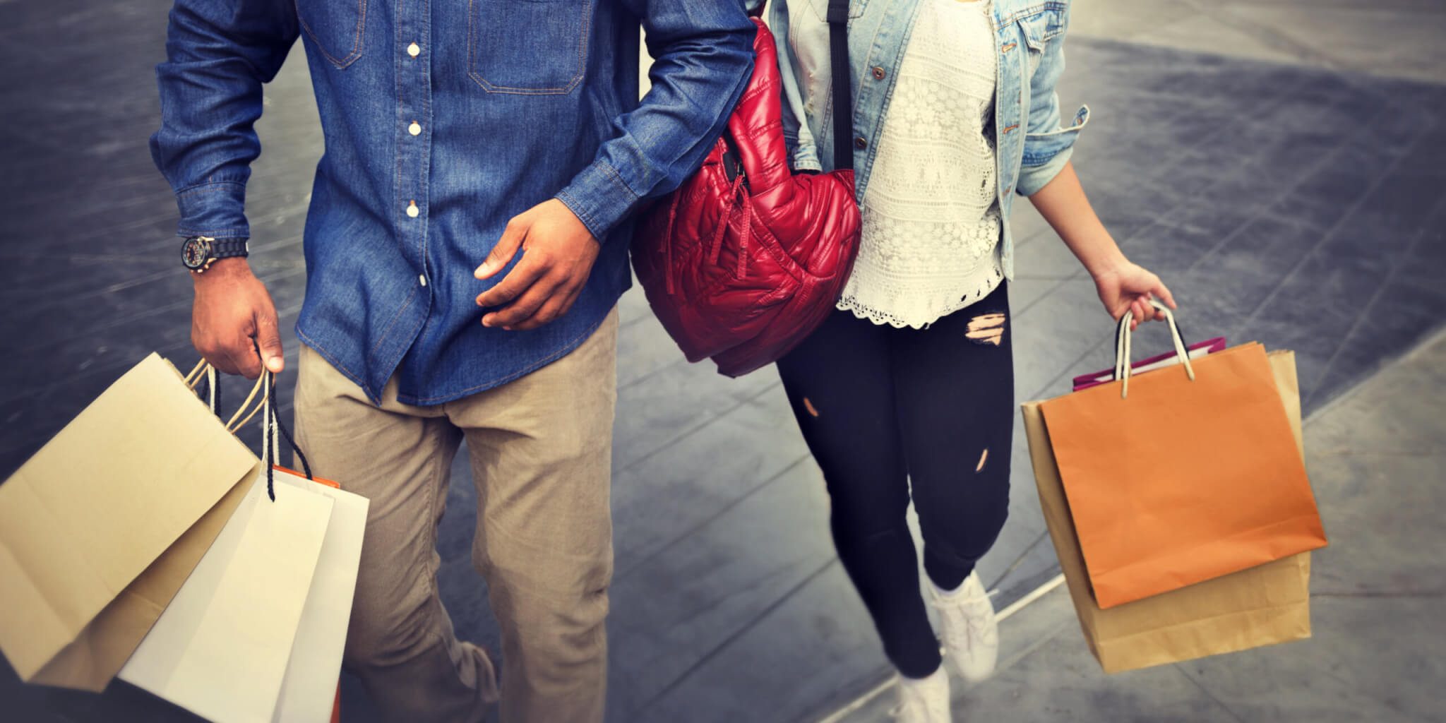 4 tips for shopping the holidays without breaking the bank 