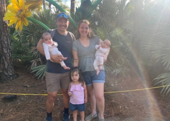Party of five: Navy family celebrates thriving twins after rare high-risk pregnancy  